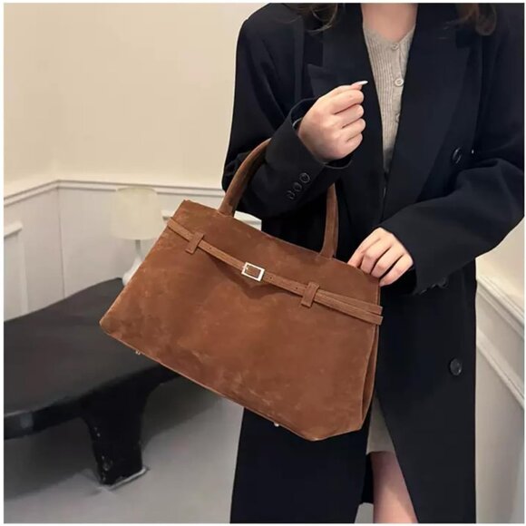 Luxury Faux Suede Tote Bag with Magnetic Closure - Effortless Elegance for Women - Picture 2 of 8
